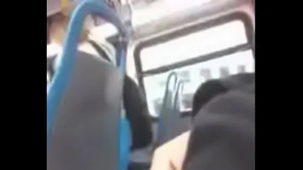 HD masterbating to a blonde on the bus أنبوب محرك الأقراص