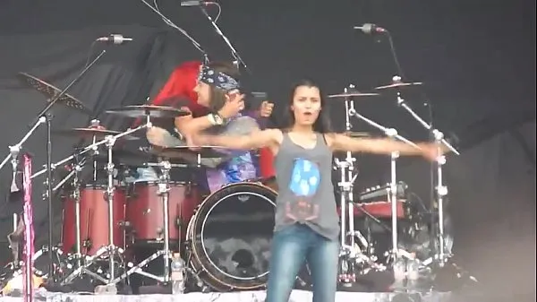 एचडी Girl mostrando peitões no Monster of Rock 2015 ड्राइव ट्यूब