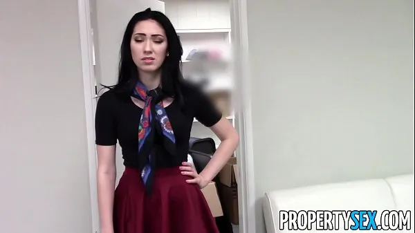 HD PropertySex - секс-видео красивой брюнетки с агентом по недвижимости в домашнем офисе приводная трубка