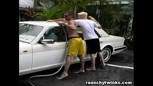 Tubo de unidad HD Hot jocks car wash servicio se convierte en loco gay fuck