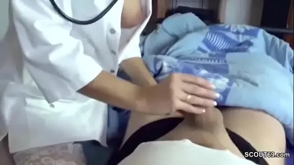HD Nurse jerks off her patient tiub pemacu
