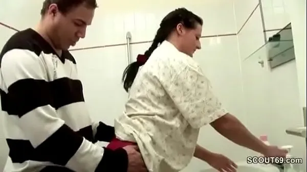 HD German Step-Son Caught Mom in Bathroom and Seduce to Fuck tiub pemacu