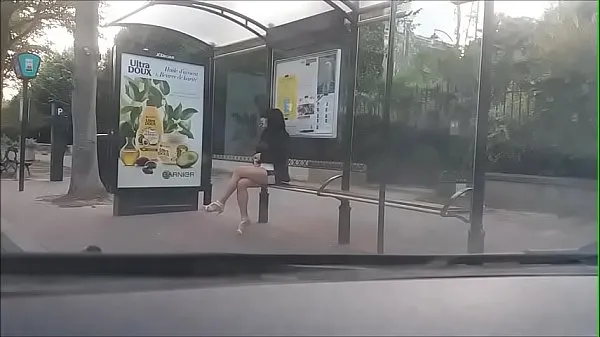 HD bitch at a bus stop schijfbuis