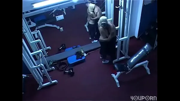 Tubo de unidad HD Amigos atrapados follando en el gimnasio - Spy Cam