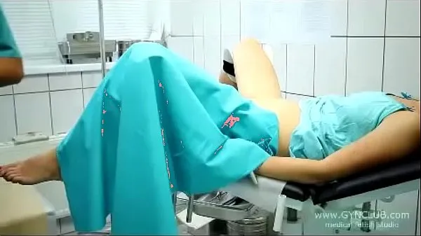 HD beautiful girl on a gynecological chair (33 elektrónka