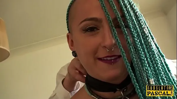 HD Tattooed british slut throatfucked in BDSM schijfbuis