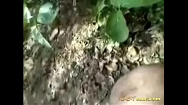 Tubo de unidad HD India puta al aire libre en la jungla consigue peludo coño follada por