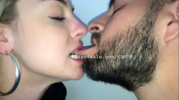 HD Friday and Kat Kissing Video 2 ổ đĩa ống