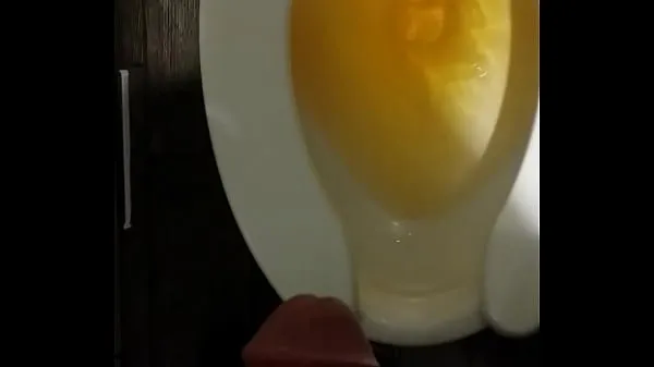 HD Another long yellow piss in a public toilet tiub pemacu