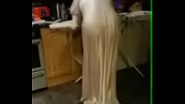 HD Wife in her satin nightie ironing驱动管