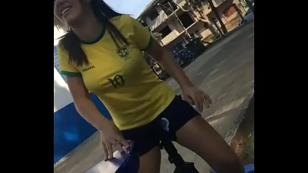 HD Brunette with Brazilian shirt sitting hot on cock-enhet Tube