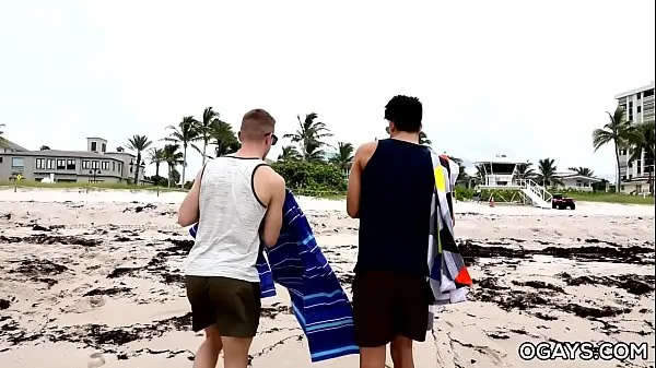 HD Gay beach boys schijfbuis