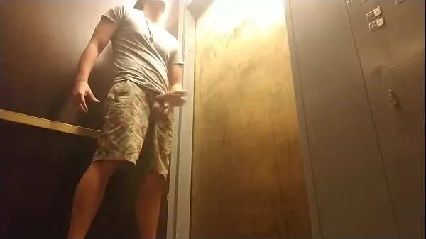 HD Jerking Off in Public Elevator ổ đĩa ống