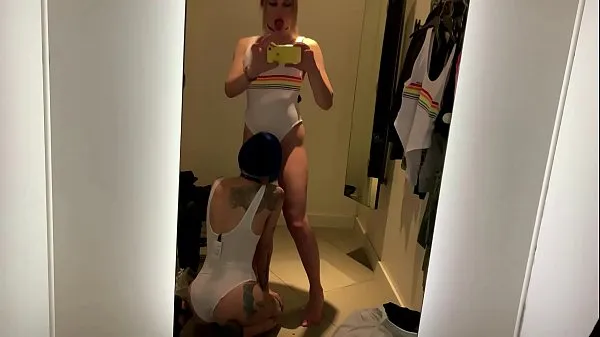 HD sucked off a translady in a dress room-stasjonsrør