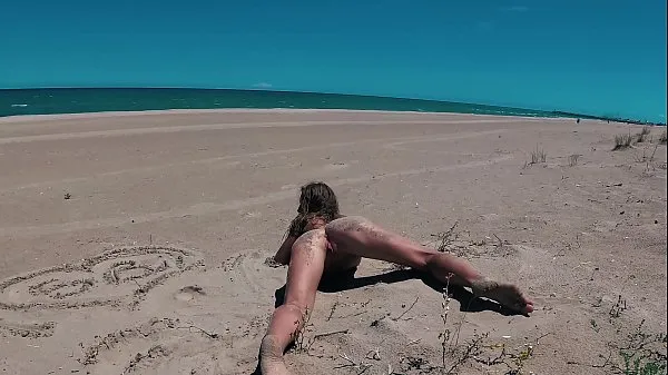 HD Russin Sasha Bikeyeva - Schöne nackte junge Frau mit perfekter Figur tanzt an der Playa del Pouet in ValenciaLaufwerk Tube