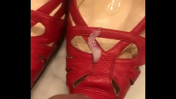 HD Red shoes cumshot驱动管