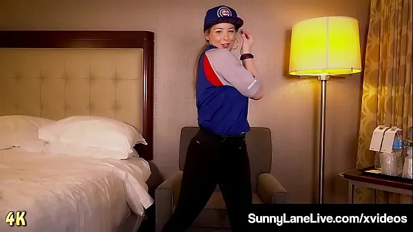 HD Ball busting baseball fan Sunny Lane rubs one out for the team in Cubs uniform, creaming that cute cunt until she orgasms! Full Video & Sunny Live-enhet Tube