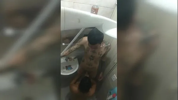 Tube de lecteur HD J'ai attrapé mon jeune fille sous la douche