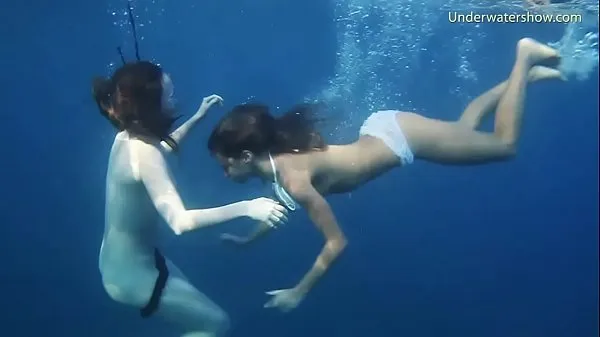 HD Underwater in the sea young babes swimming nude ڈرائیو ٹیوب