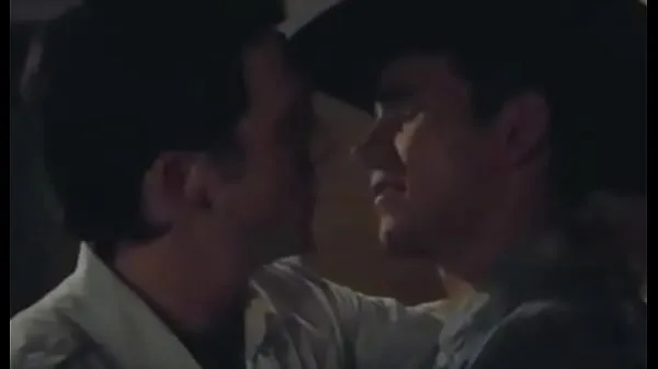 HD Gay Kiss from Movie Is It Just Me between actors Nicholas Downs and David Loren驱动管