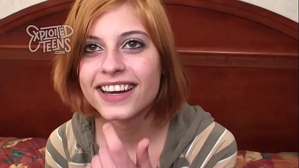 Tube de lecteur HD petite rousse de 18 ans suce une grosse bite