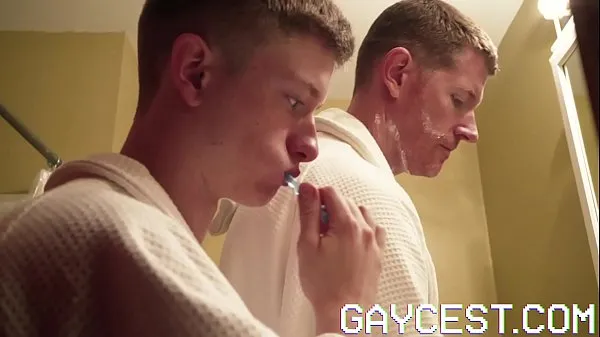 Tubo per unità HD GAYCEST - Twink succhia prima di farsi scopare nella sauna