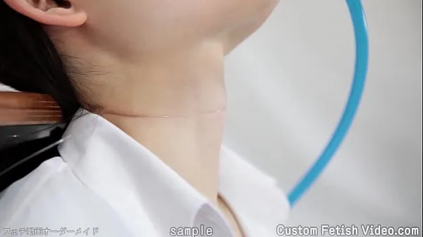 HD The movement of the throat of a woman drinking water-enhet Tube