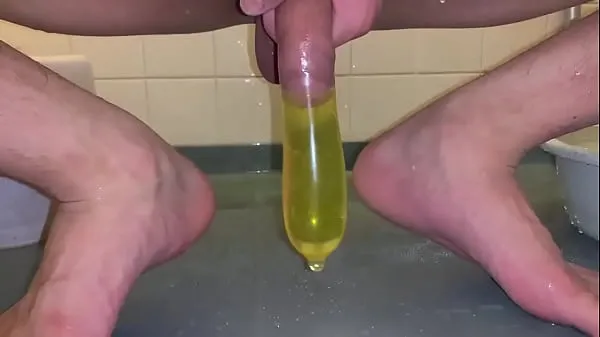 HD Ejaculate with a condom with pee disková trubice