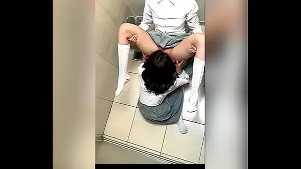 HD Two Lesbian Students Fucking in the School Bathroom! Pussy Licking Between School Friends! Real Amateur Sex! Cute Hot Latinas drive Tube