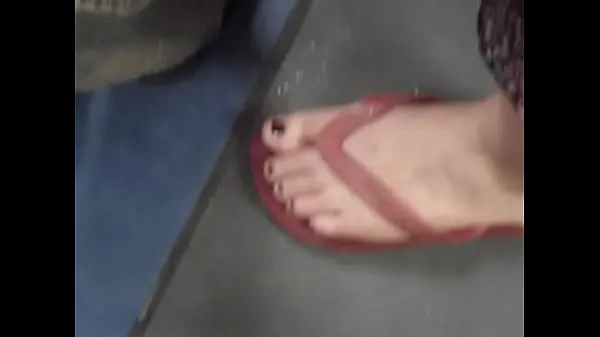 Dysk HD Little blonde feet in havaianas on bus 1 Tube