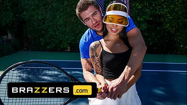Dysk HD Xander Corvus) Massages (Gina Valentinas) Foot To Ease Her Pain They End Up Fucking - Brazzers Tube