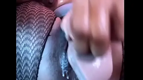 HD girl squirts loads of cream while playing with her vagina أنبوب محرك الأقراص