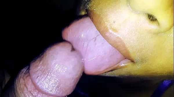 Tubo de unidad HD Mexicana hot da mamada de verga y recibe descarga de semen en la boquita sexy