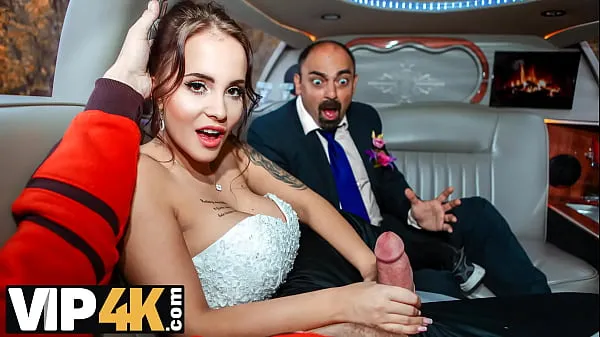 HD VIP4K. Random passerby scores luxurious bride in the wedding limo ไดรฟ์ Tube