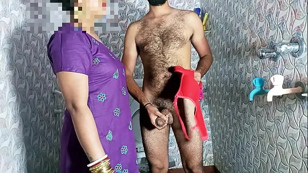 HD सौतेली माँ ने बाथरूम में ब्रा-पैंटी में लन्ड हिलाते पकड़ा फिर चूत चुदवा ली - पोर्न साफ हिंदी आवाज म sürücü Tüpü