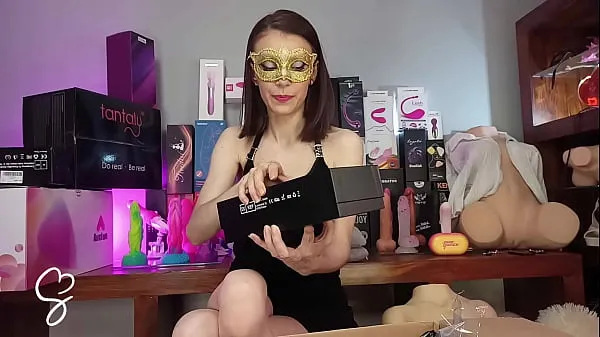 HD Sarah Sue Unboxing Mysterious Box of Sex Toys elektrónka