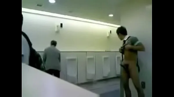 HD exhibitionist plan in public toilets أنبوب محرك الأقراص