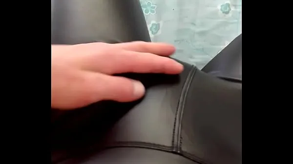 HD Masturbation with leather pants schijfbuis