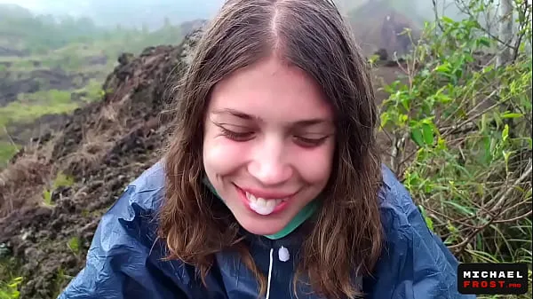 HD The Riskiest Public Blowjob In The World On Top Of An Active Bali Volcano - POV drive Tube