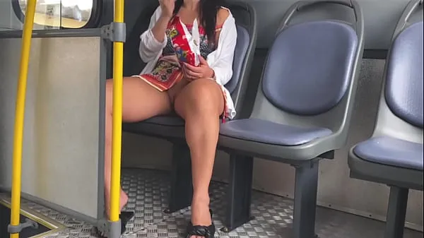 HD 18-year-old stepdaughter showing off on bus without panties disková trubice