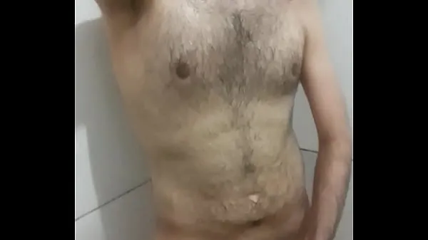 HD Brazilian hairy dude jerking off on the shower أنبوب محرك الأقراص