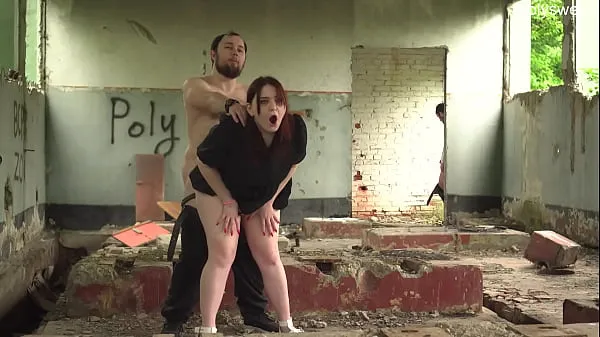 HD Bull cums in cuckold wife on an abandoned building drive Tube