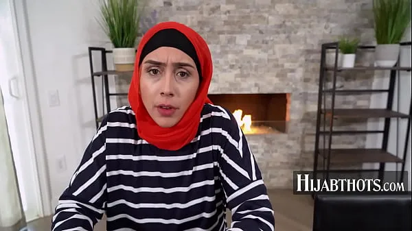 HD Stepmom In Hijab Learns What American MILFS Do- Lilly Hall elektrónka