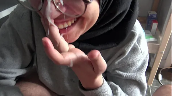 HD A Muslim girl is disturbed when she sees her teachers big French cock ổ đĩa ống