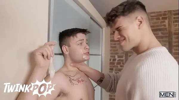 Tube de lecteur HD Le beau Malik Delgaty s'amuse avec Ryan Bailey jusqu'à ce que sa petite amie les attrape - TWINKPOP