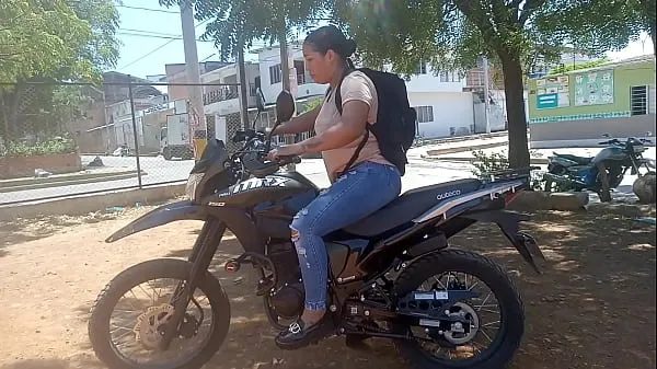 HD Le enseño a manejar moto a mi vecina y ella a cambio me da su vagina tiub pemacu