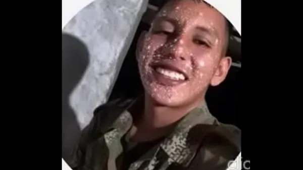 HD YOUNG COLOMBIAN MILITARY JARKS OFF IN THE BATHROOM sürücü Tüpü