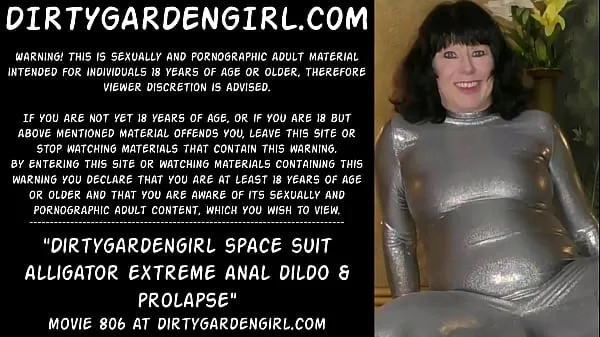 HD Dirtygardengirl space suit alligator extreme anal dildo & prolapse أنبوب محرك الأقراص