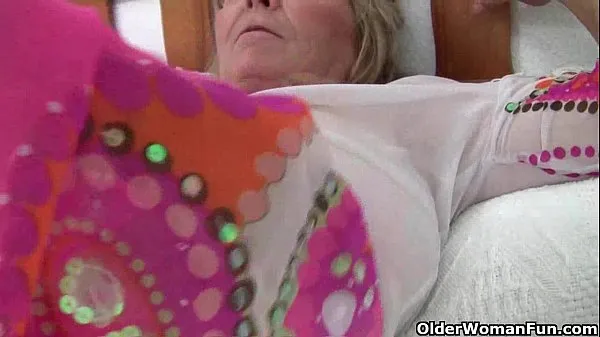 HD Grandma with big tits masturbates and gets finger fucked 드라이브 튜브